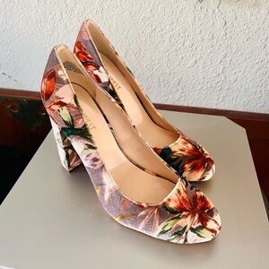 BARELY WORN - Nine West Multicolor Floral Heels